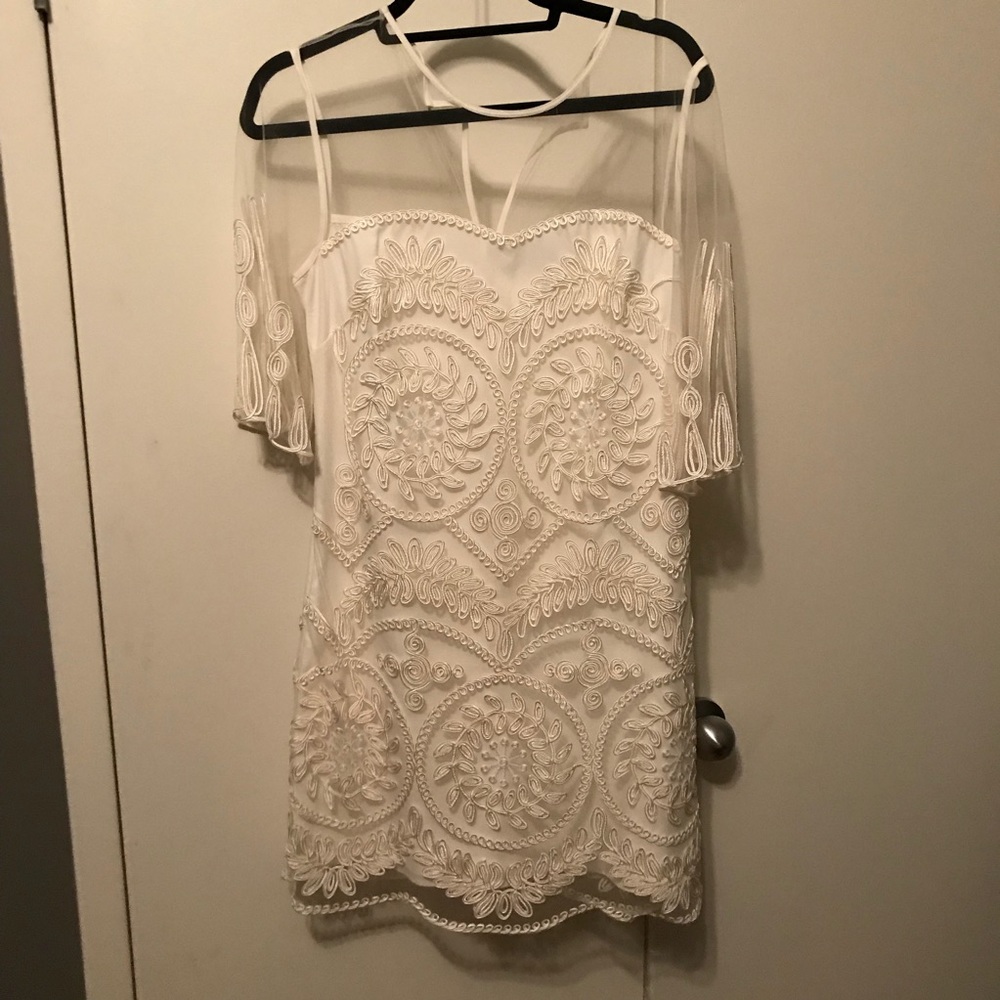 Badgley Mischka detailed with mesh, lined dress